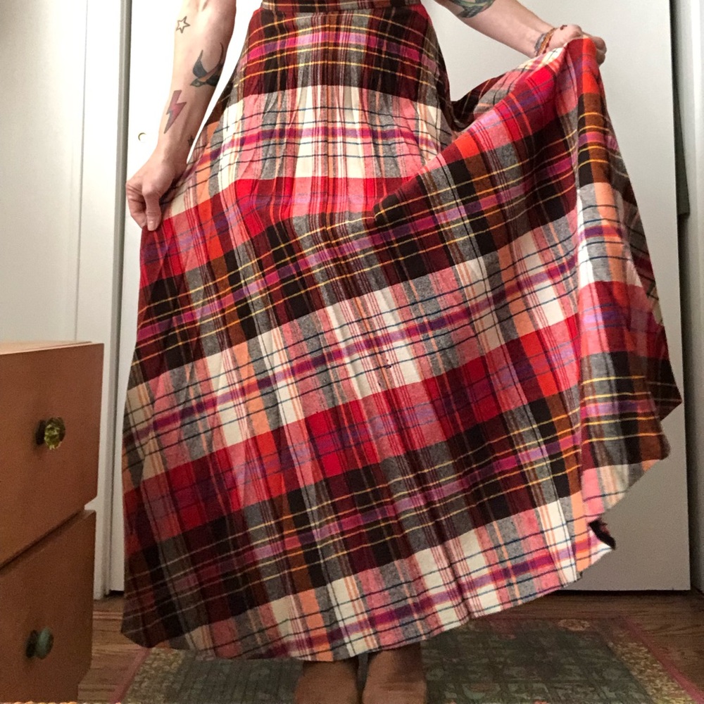 VTG Pleated Maxi Skirt